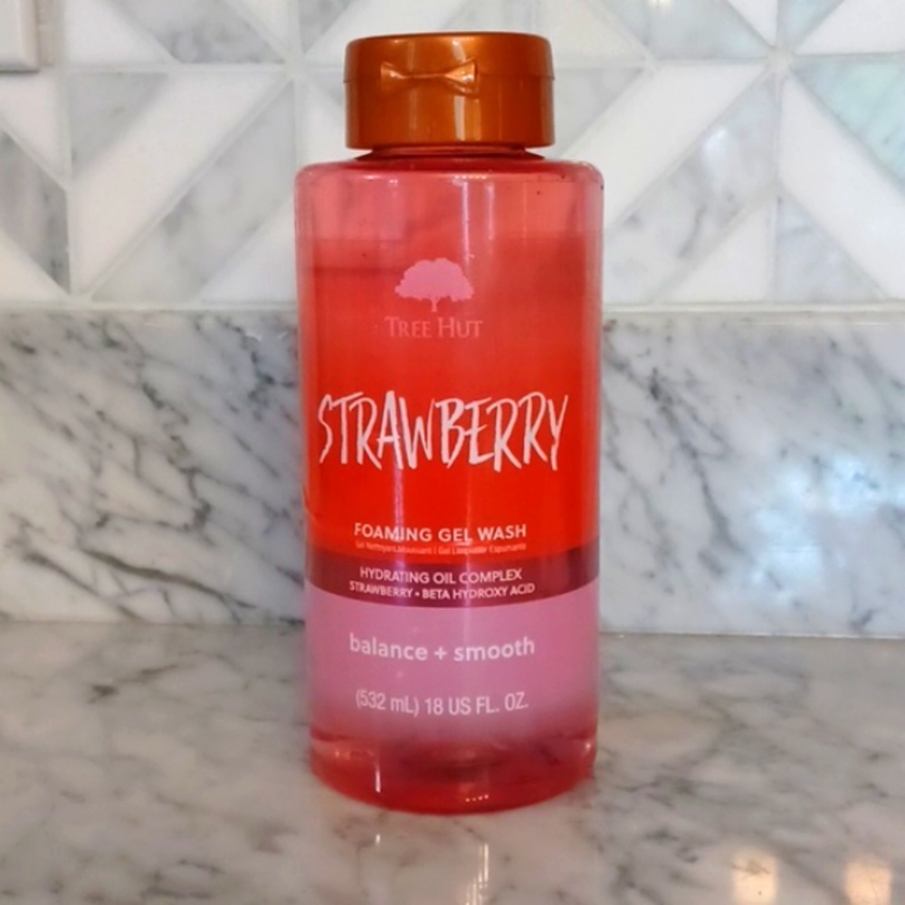 Tree Hut Strawberry Foaming Gel Wash 🍓